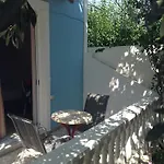 아파트 Dina